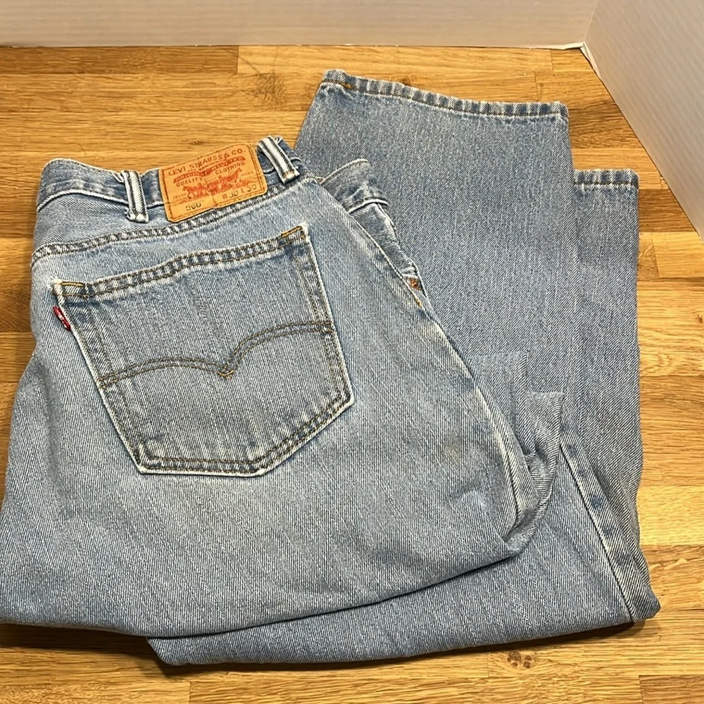 Levi’s Light Wash Distressed 560 Loose Fit Blue Jeans Men’s 38 x 30